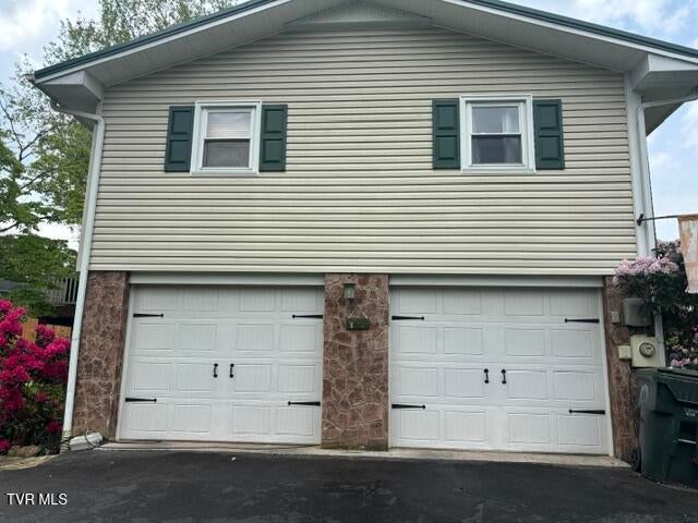 Photo #6: 281 Canterbury Lane