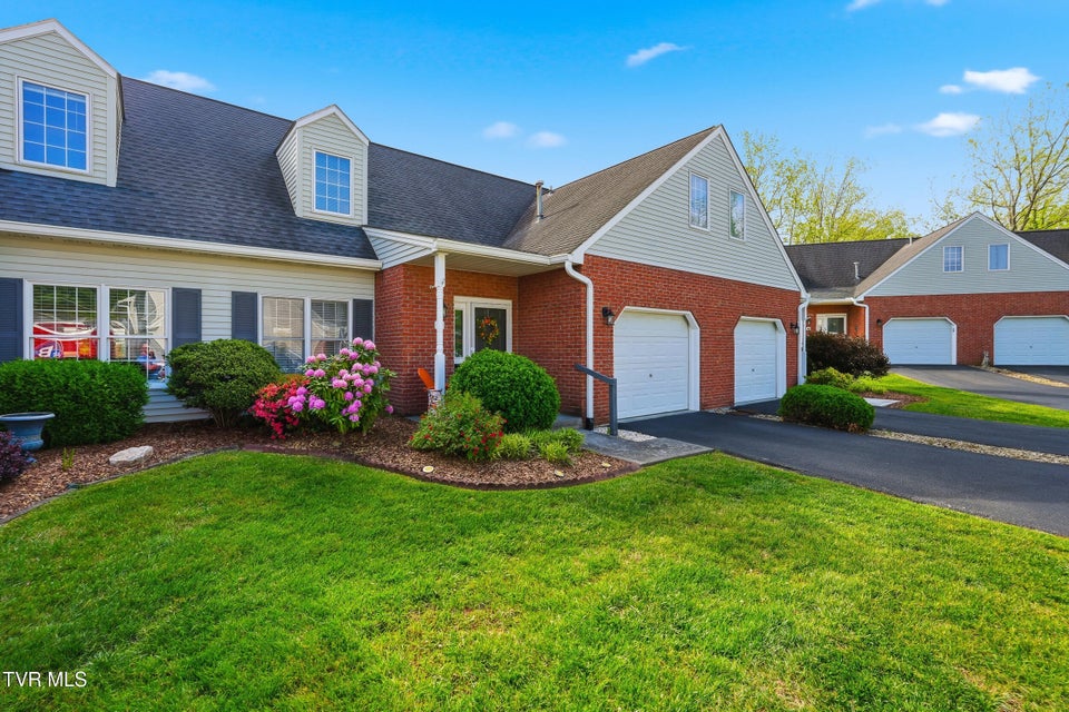 Photo #2: 1725 Lakeview Drive