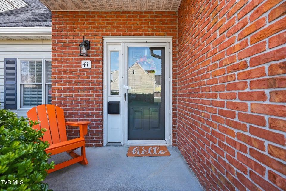 Photo #4: 1725 Lakeview Drive