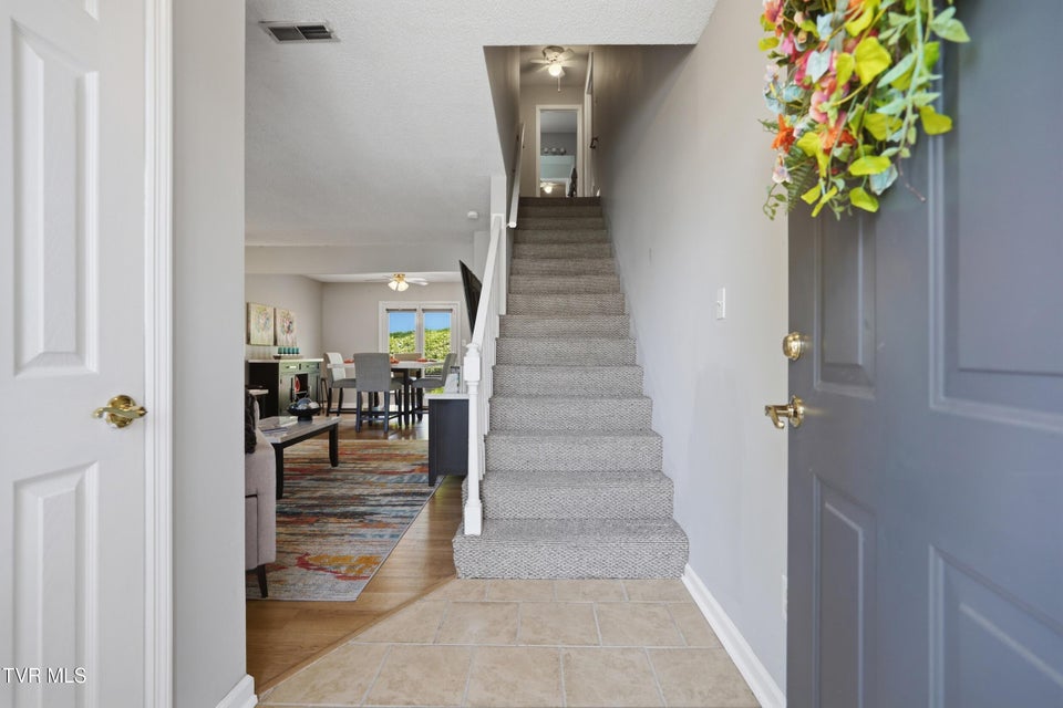Photo #5: 1725 Lakeview Drive