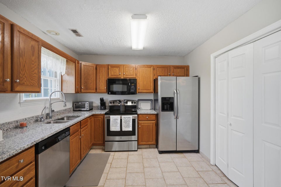 Photo #11: 1725 Lakeview Drive