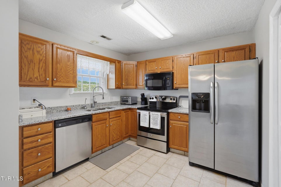 Photo #12: 1725 Lakeview Drive