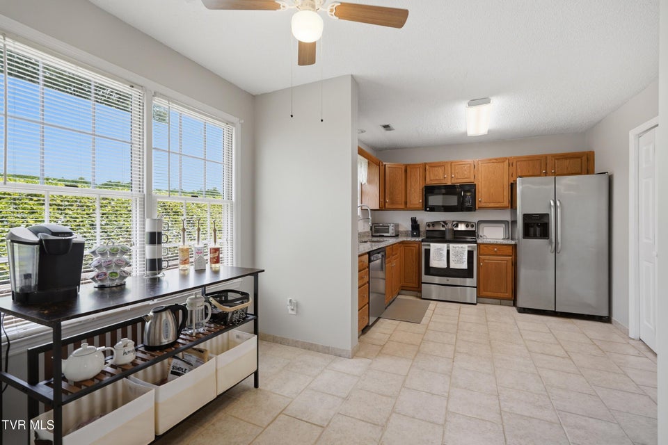 Photo #13: 1725 Lakeview Drive