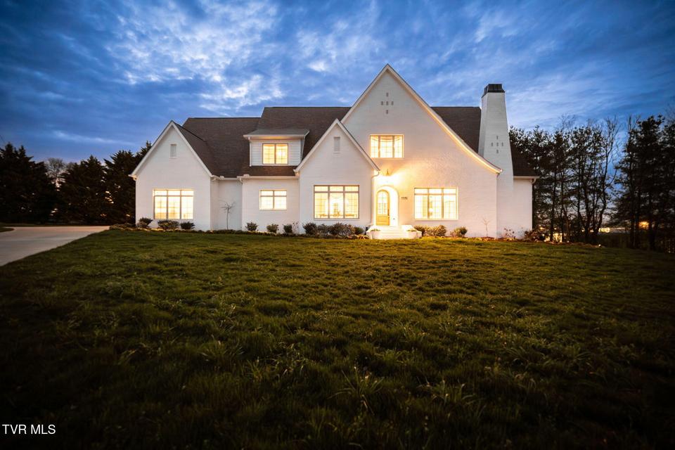 Photo #4: 406 Lancaster Court