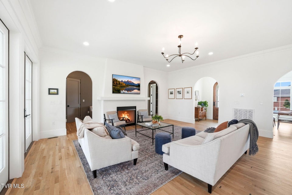 Photo #10: 406 Lancaster Court