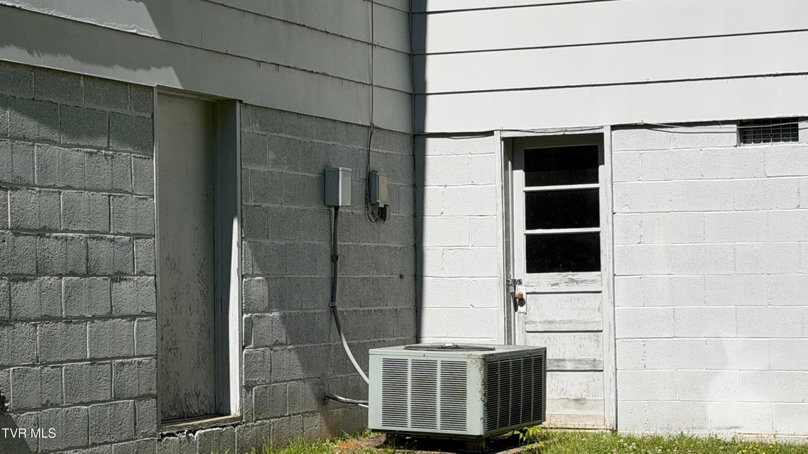 Photo #12: 1420 Cedar Street
