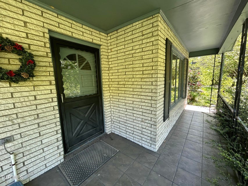 Photo #3: 665 Isabell Street