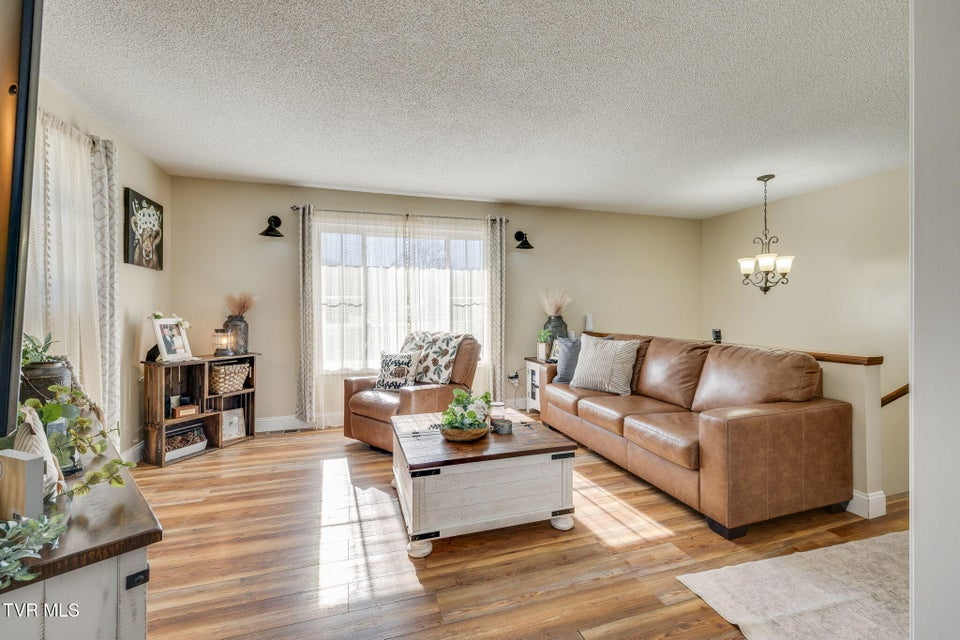 Photo #6: 107 Summerview Court