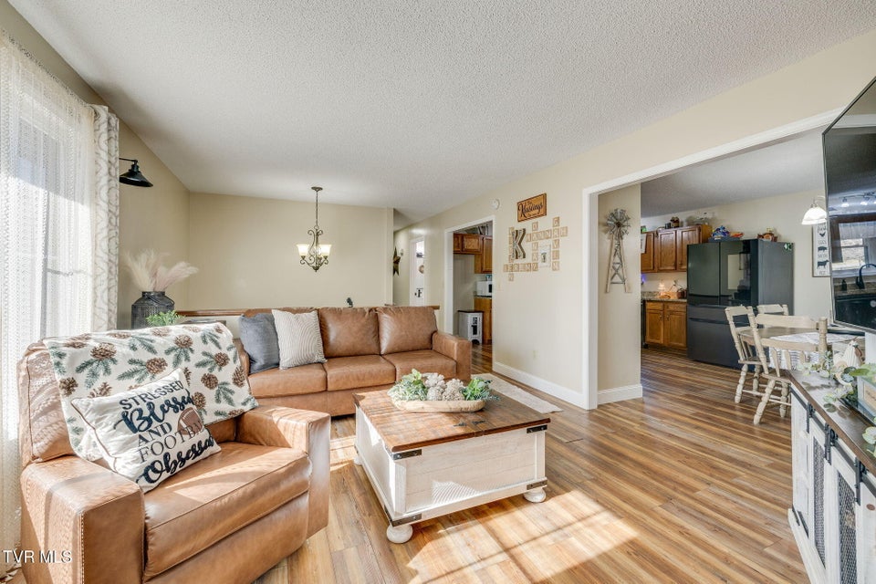 Photo #7: 107 Summerview Court
