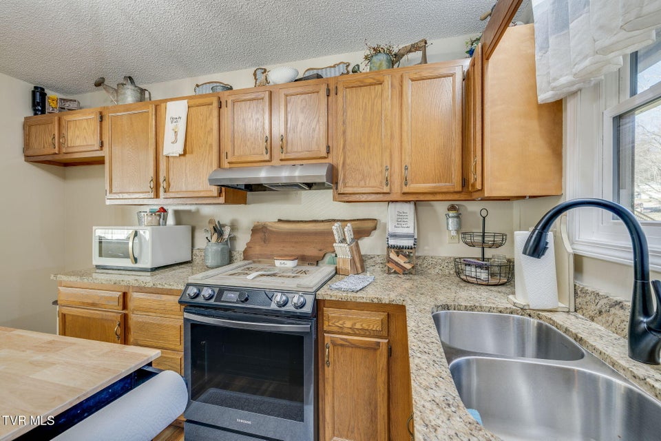 Photo #12: 107 Summerview Court