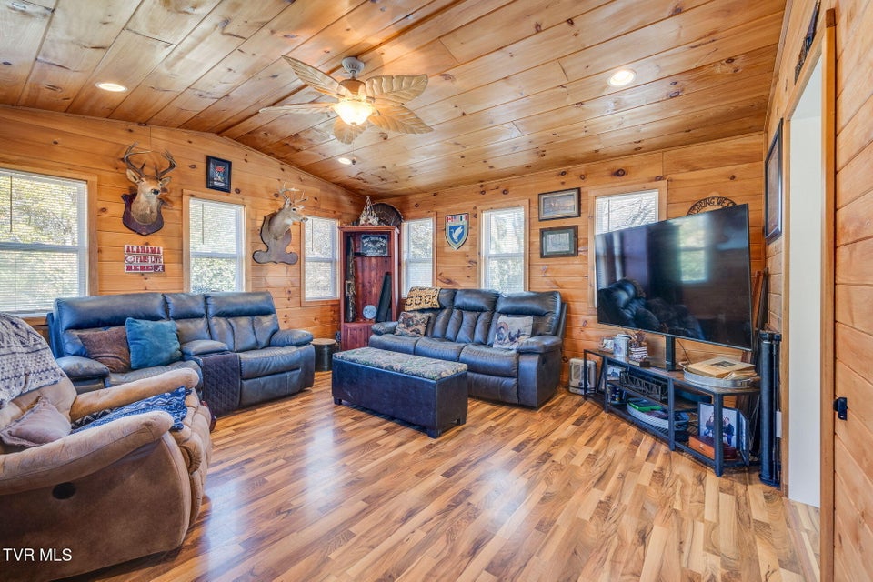 Photo #15: 107 Summerview Court