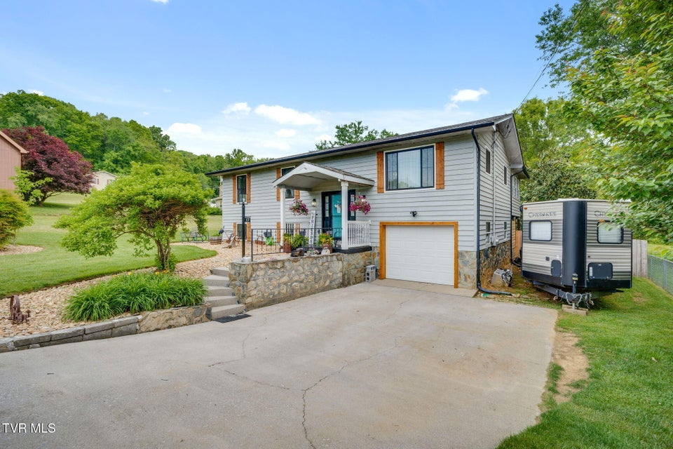 Photo #3: 107 Summerview Court