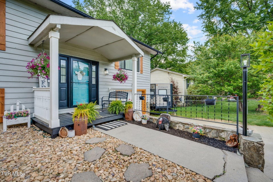 Photo #4: 107 Summerview Court