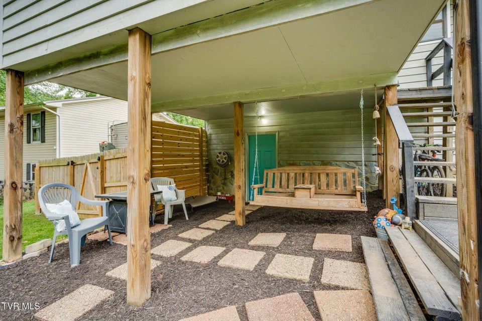 Photo #33: 107 Summerview Court