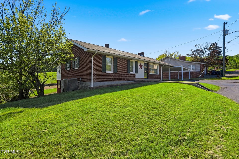 Photo #3: 105 Western Hills Avenue