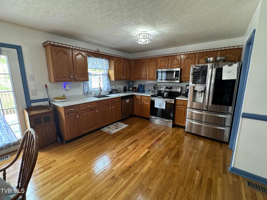 Photo #5: 727 Fleetwood Avenue