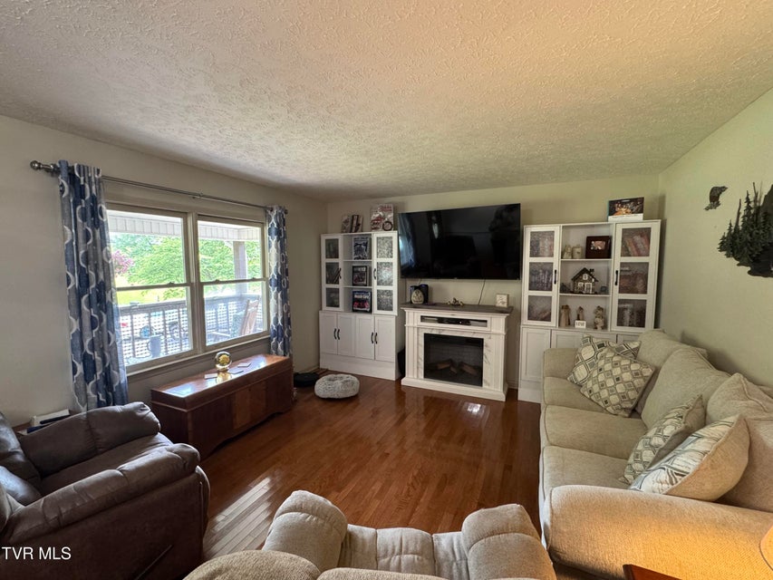Photo #7: 727 Fleetwood Avenue