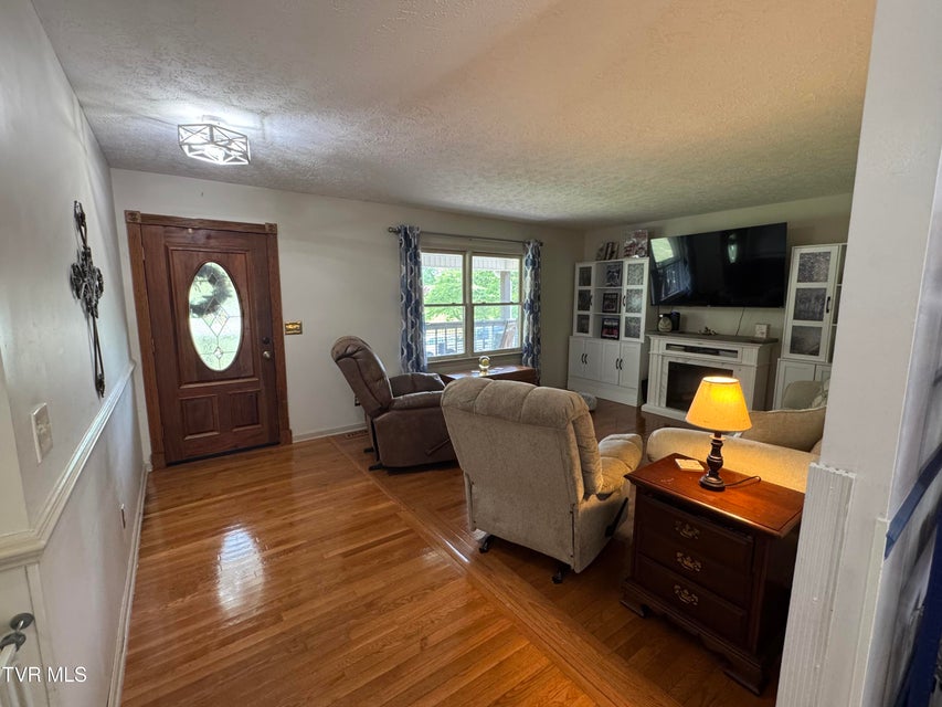 Photo #8: 727 Fleetwood Avenue