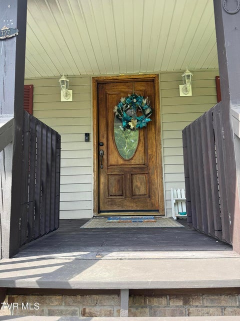 Photo #26: 727 Fleetwood Avenue