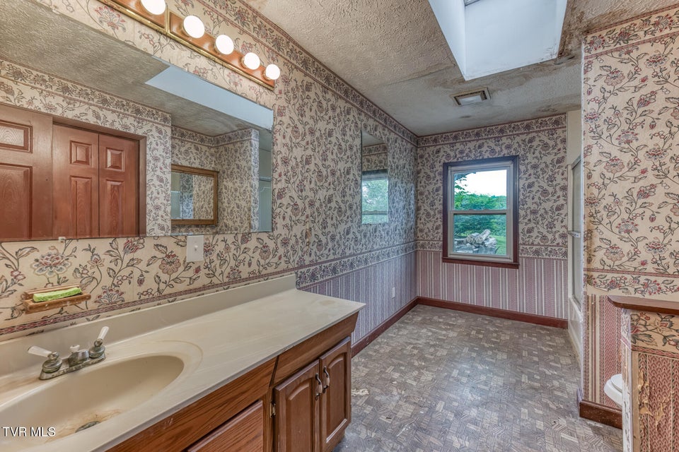 Photo #34: 16905 Kingsport Highway