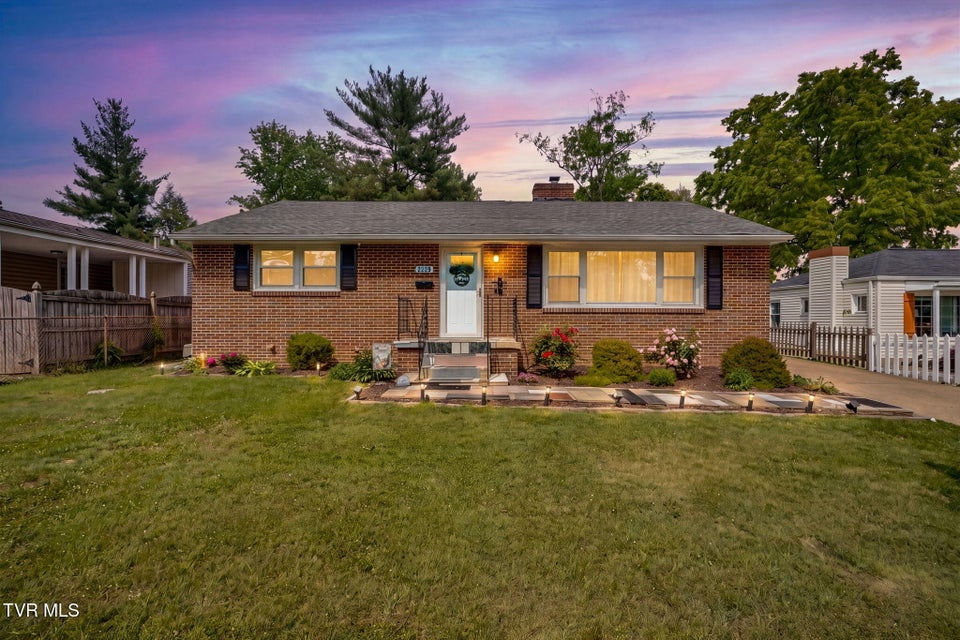 Photo #36: 2229 Cypress Street