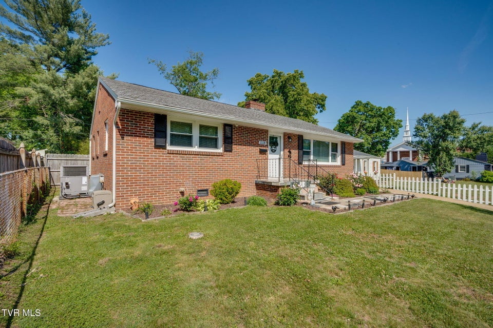Photo #3: 2229 Cypress Street