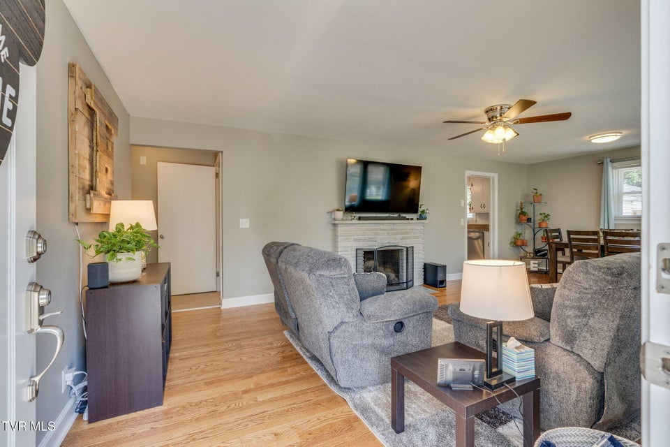 Photo #4: 2229 Cypress Street