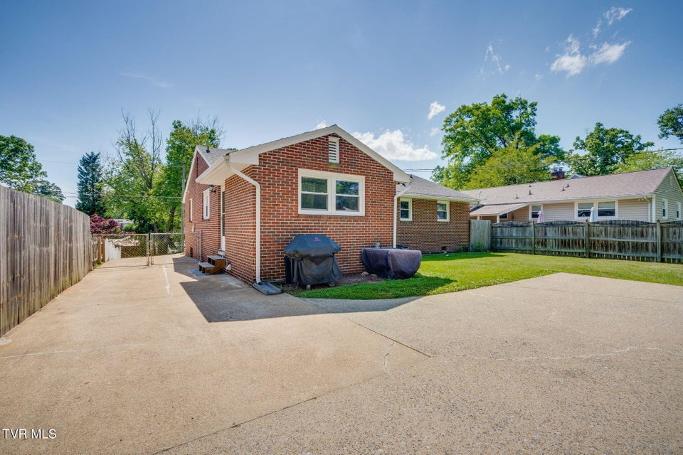 Photo #26: 2229 Cypress Street