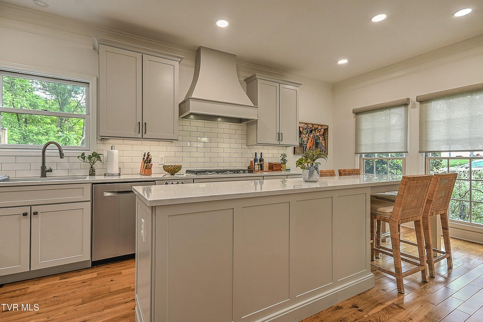 Photo #7: 421 Arrowhead Drive