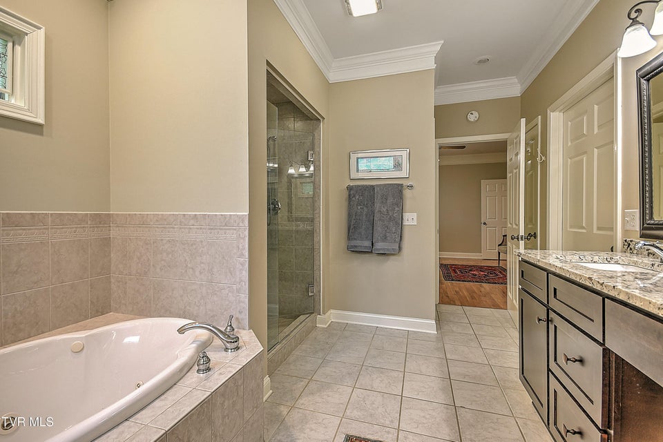 Photo #33: 421 Arrowhead Drive