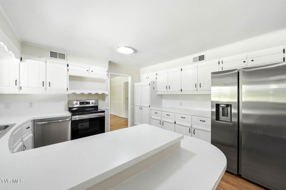 Photo #5: 808 Chippendale Road