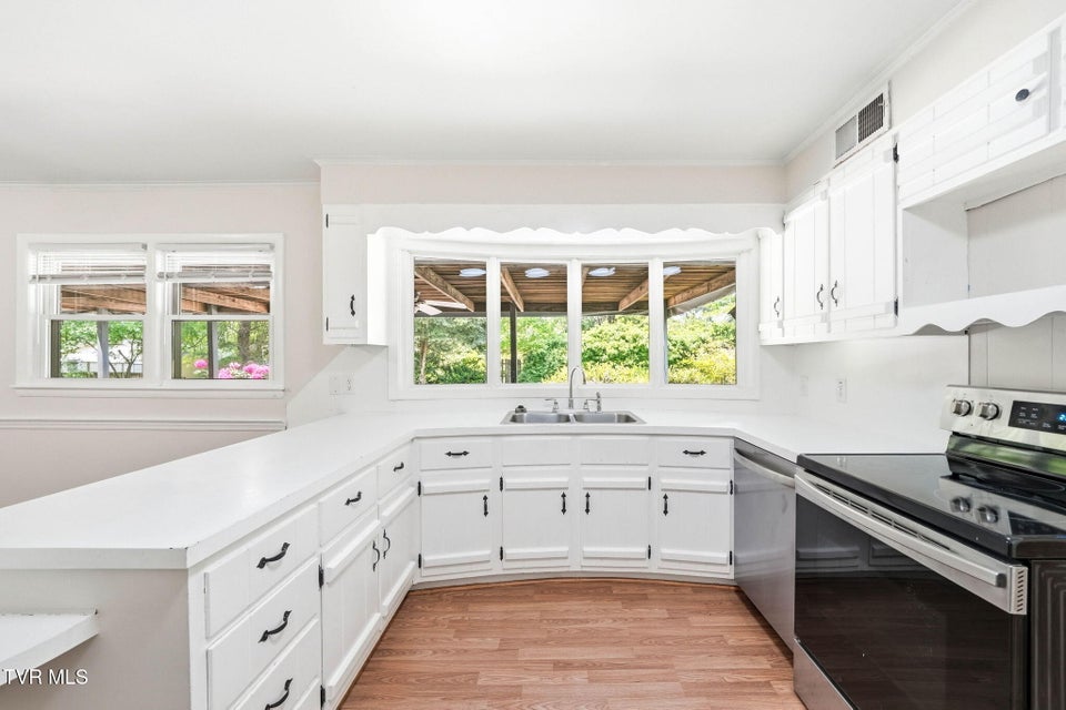 Photo #6: 808 Chippendale Road