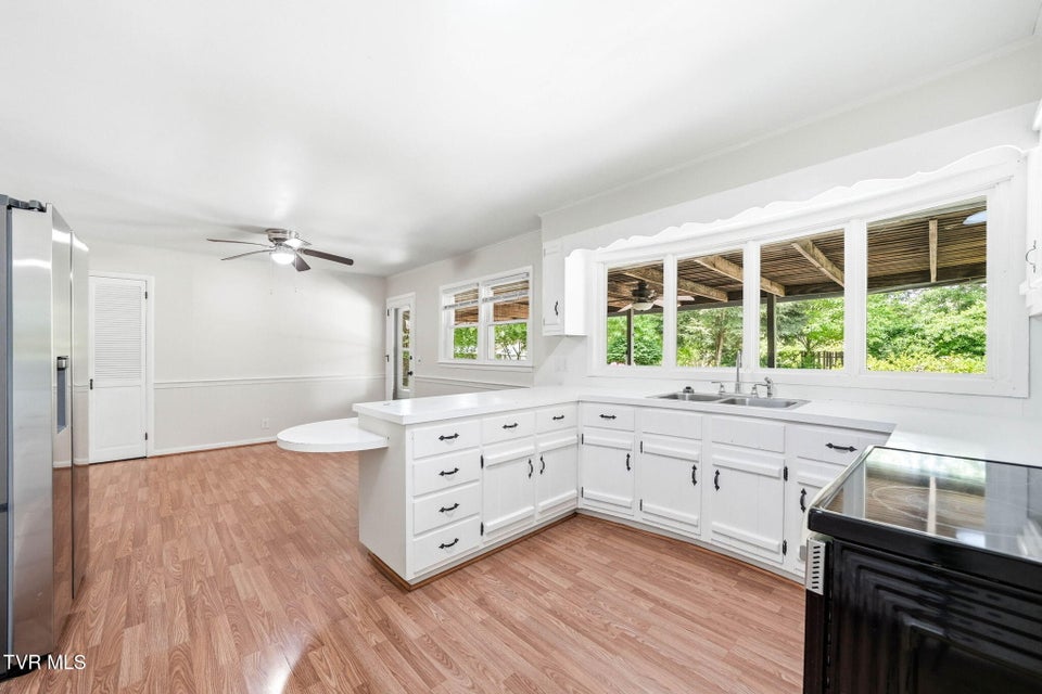 Photo #7: 808 Chippendale Road