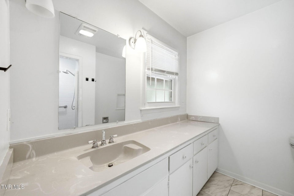 Photo #16: 808 Chippendale Road