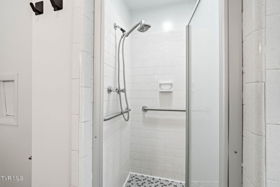Photo #17: 808 Chippendale Road