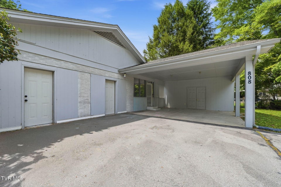 Photo #32: 808 Chippendale Road