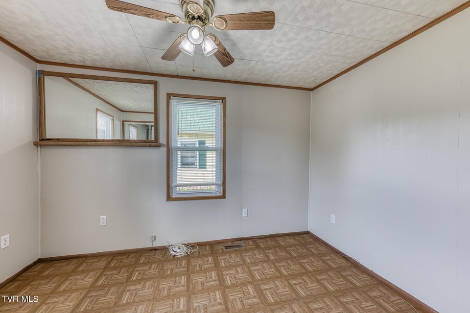 Photo #8: 945 Elm Avenue