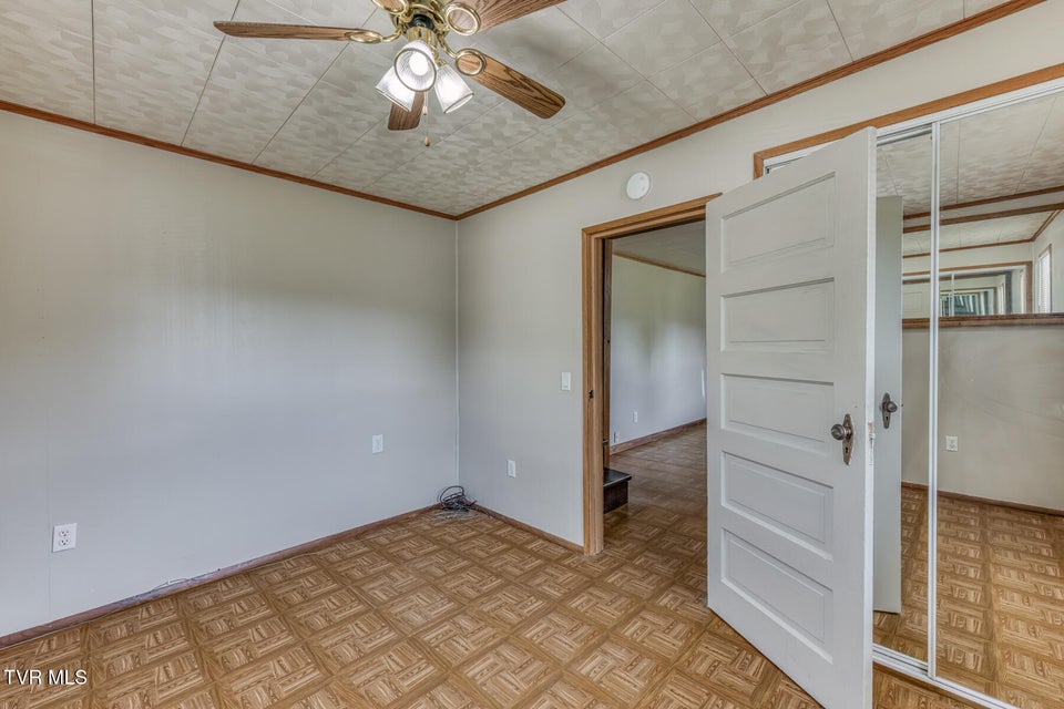 Photo #9: 945 Elm Avenue
