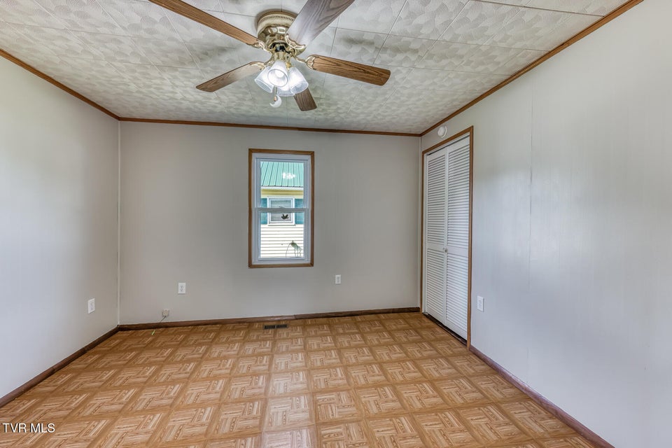 Photo #10: 945 Elm Avenue