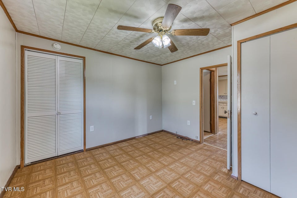 Photo #11: 945 Elm Avenue