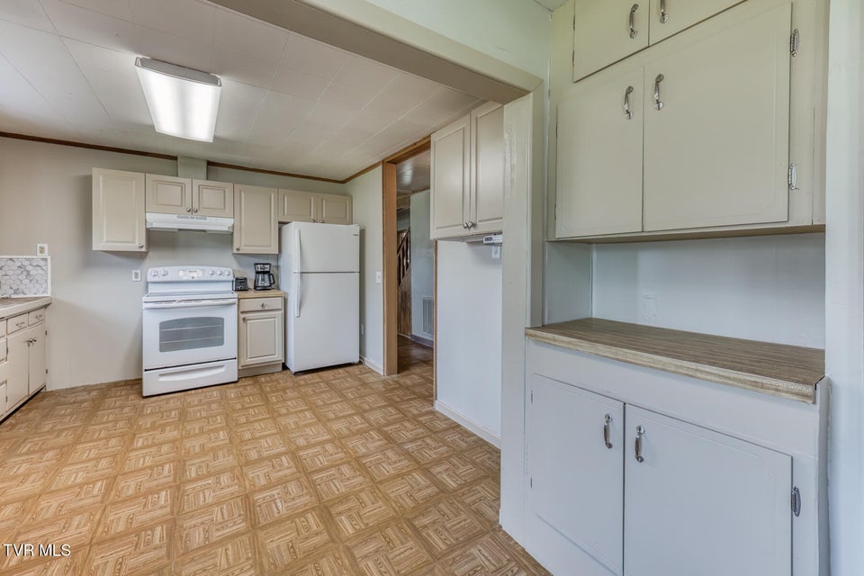 Photo #18: 945 Elm Avenue