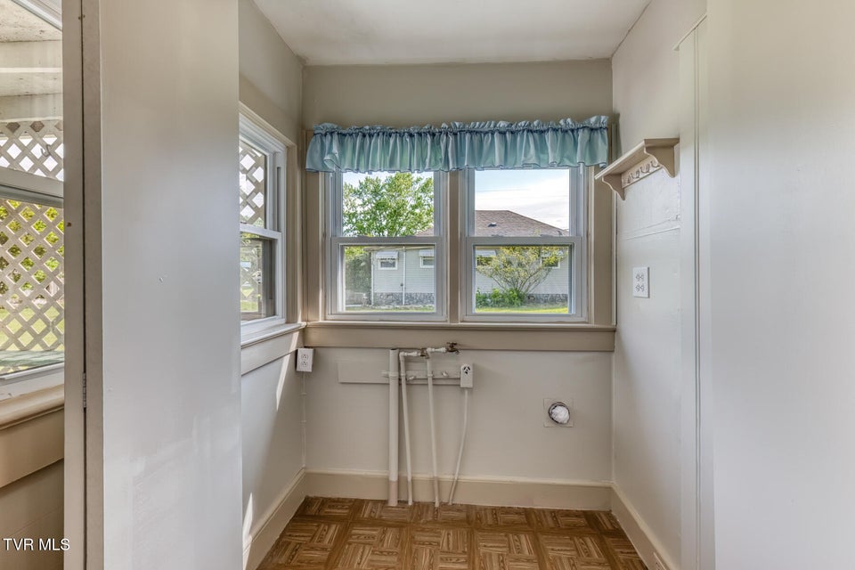 Photo #20: 945 Elm Avenue