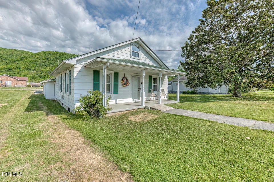 Photo #24: 945 Elm Avenue