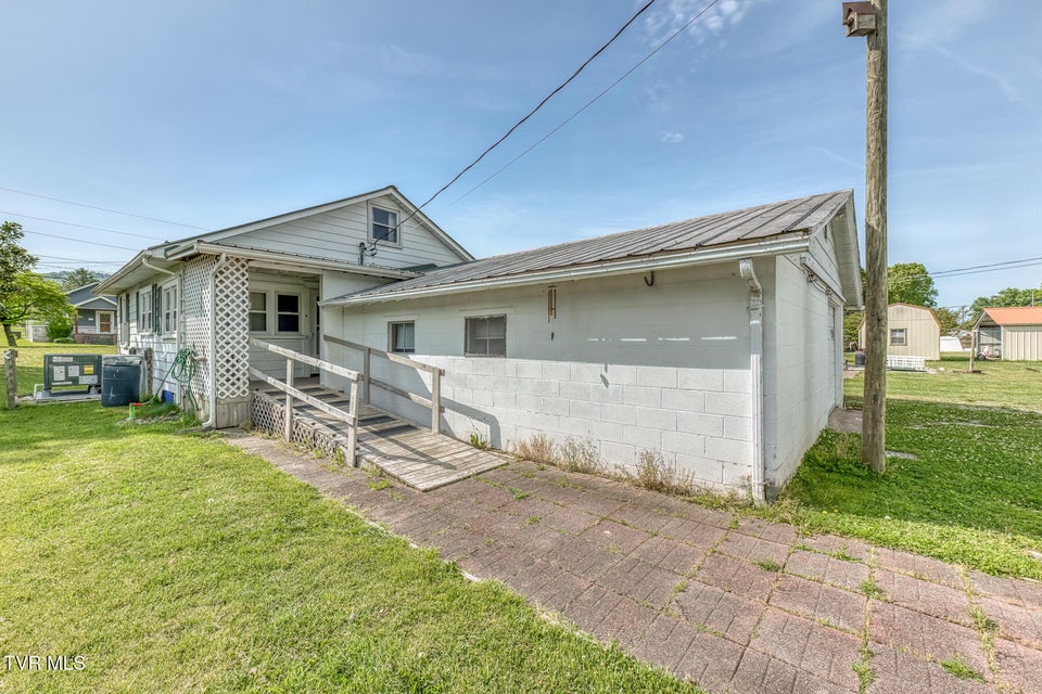 Photo #27: 945 Elm Avenue