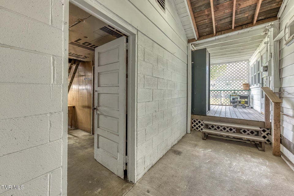 Photo #30: 945 Elm Avenue