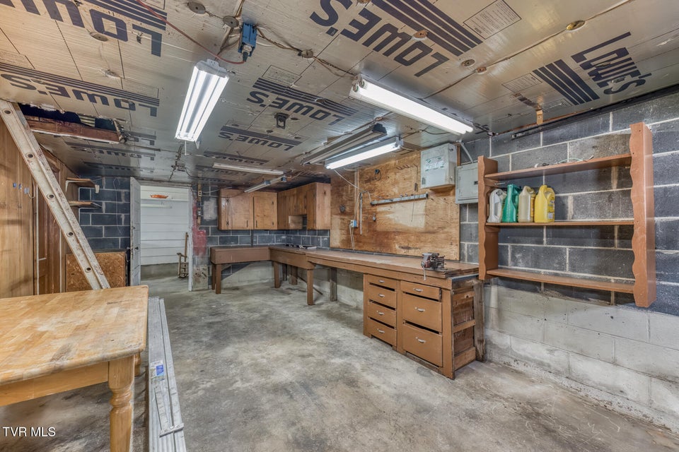 Photo #36: 945 Elm Avenue