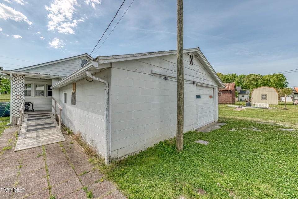 Photo #37: 945 Elm Avenue