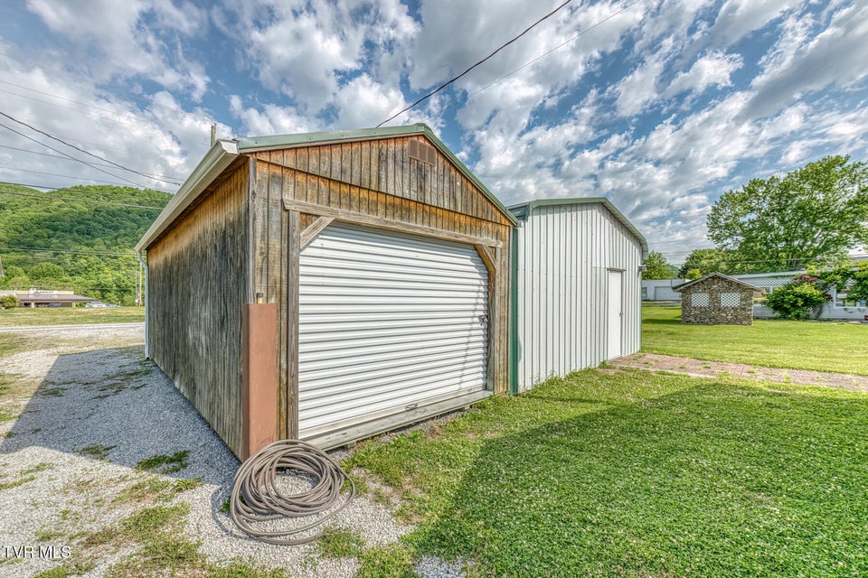 Photo #39: 945 Elm Avenue