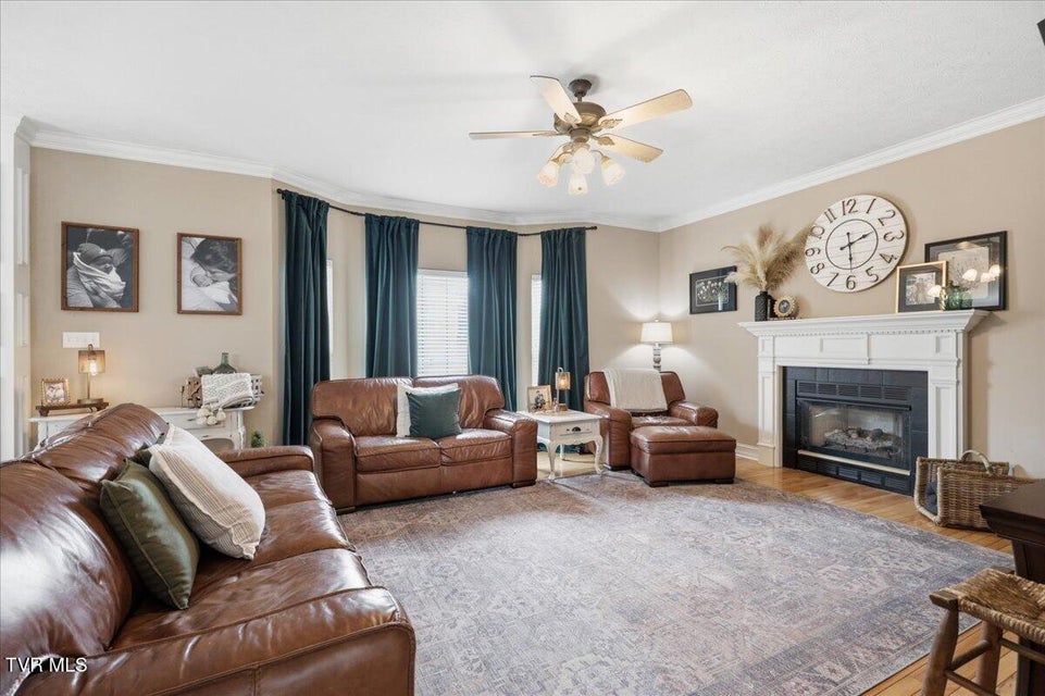 Photo #8: 924 Saddle Ridge Lane
