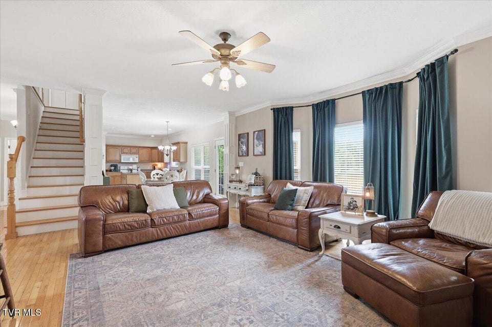 Photo #9: 924 Saddle Ridge Lane